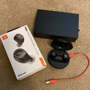 JBL Bluetooth Earbuds—ONE WILL NOT CHARGE!